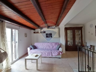 Foto Casa indipendente in Via Carrubbelle 99, Ragusa Centro di 150 m²