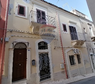 Foto Casa indipendente in Via Carrubbelle, Ragusa Centro di 150 m²