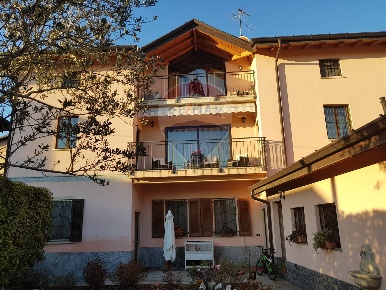 Foto Casa indipendente in via bottazzini, Arcisate Brenno Useria di 262 m²