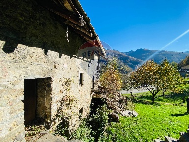 Foto Casa indipendente in LOCALITA' BORNEY, Fontainemore di 160 m²