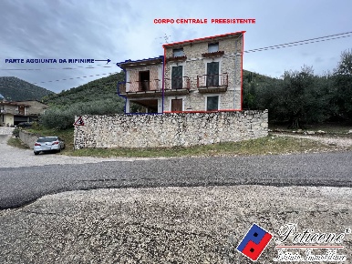 Foto Casa indipendente in VIA VALLE VIGNA, Fondi di 207 m² con 6 locali