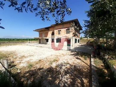 Foto Casa indipendente in Contrada Triemolo, Benevento Masseria De Gregorio