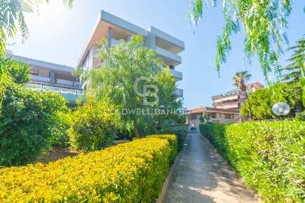 Foto Appartamento in Via Nazionale, Bari Palese di 138 m² con 5 locali