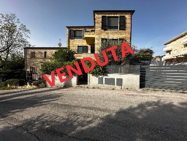 Foto Villa a schiera in STRADA COMUNALE VALLASCIANO, Fermo Centro di 180 m²
