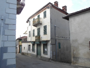 Foto Casa indipendente in via Maestra, Pino d'Asti di 380 m² con 8 locali