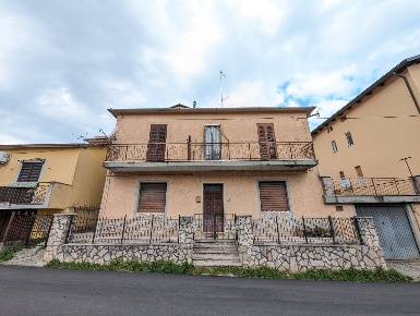 Foto Casa indipendente in VIA ACHILLE GRANDI, Colleferro Centro di 120 m²