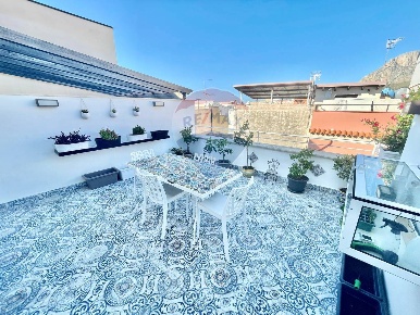 Foto Casa indipendente in Via Benedetto Saputo, Terrasini Centro di 90 m²