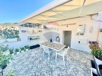 Foto Casa indipendente in Via Benedetto Saputo, Terrasini Centro di 90 m²