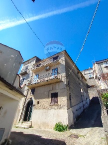 Foto Casa indipendente in Via dei Mille, Lungro di 287 m² con 8 locali