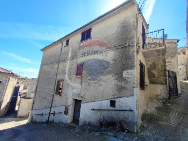 Foto Casa indipendente in Via dei Mille, Lungro di 287 m² con 8 locali