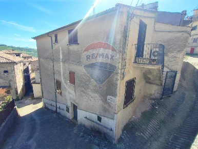 Foto Casa indipendente in Via dei Mille, Lungro di 287 m² con 8 locali