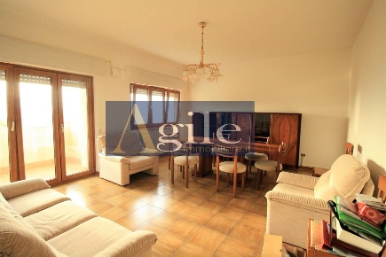 Foto Appartamento in via Marconi, Castorano Centro di 147 m² con 4 locali