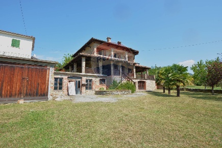 Foto Casa indipendente in Frazione Rivere, Cartosio di 300 m² con 6 locali