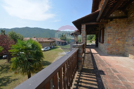 Foto Casa indipendente in Frazione Rivere, Cartosio di 300 m² con 6 locali