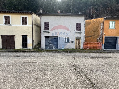 Foto Casa indipendente in Via Adriatica, Foligno di 147 m² con 3 locali