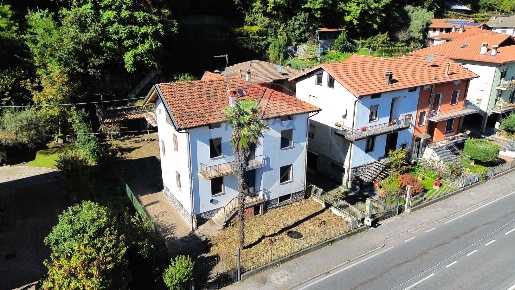 Foto Casa indipendente a Darfo Boario Terme Centro di 193 m² con 4 locali
