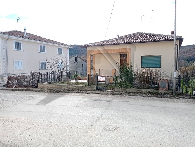 Foto Casa indipendente in Via Roma, Prata d'Ansidonia Centro di 110 m²