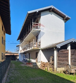Foto Casa indipendente in via conturbia, Suno Centro di 230 m² con 9 locali
