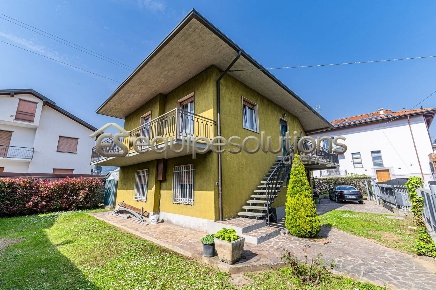 Foto Casa indipendente in Via Solferino, Ranica Centro di 140 m² in vendita
