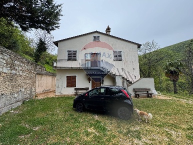 Foto Case semi ndipendenti in Localita' Rio, Foligno di 86 m² con 3 locali