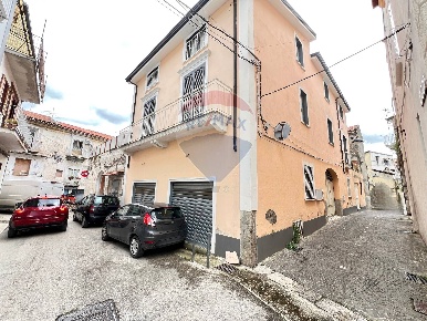 Foto Casa indipendente in Via A. della Cioppa, Bellona Centro di 232 m²