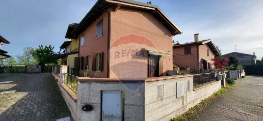 Foto Case semi ndipendenti in Via Cento, Vigarano Mainarda Centro di 67 m²