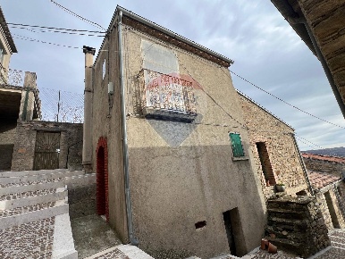 Foto Case semi ndipendenti in via San Pietro, Casalciprano di 59 m²