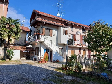 Foto Appartamento in via dante, Tradate Centro di 89 m² con 3 locali