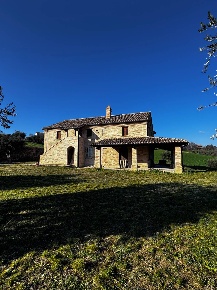 Foto Casa indipendente in Via San Gaetano, Magliano di Tenna di 340 m²