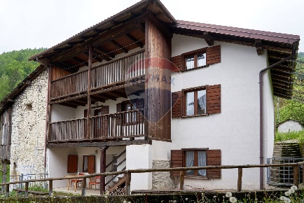 Foto Case semi ndipendenti in Via Campigotti, Lamon di 80 m² con 3 locali