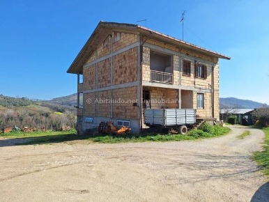 Foto Casa indipendente a Penne di 300 m² con 9 locali in vendita