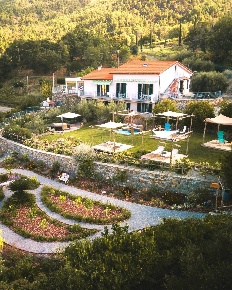 Foto Villa singola in Via Dott. Silvio Varese, Deiva Marina di 391 m²