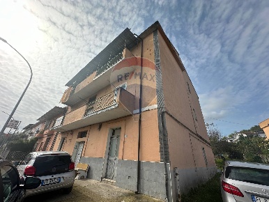 Foto Casa indipendente a Benevento San Vito di 435 m² con 18 locali