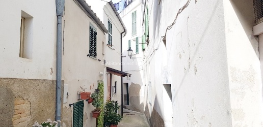Foto Casa indipendente in Via Diana, Loreto Aprutino Centro di 80 m²