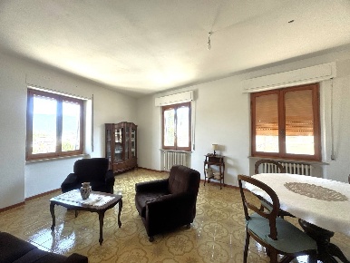 Foto Appartamento in VIA I MAGGIO, Cerreto d'Esi Centro di 90 m² in vendita