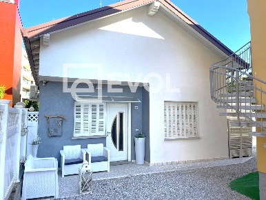 Foto Casa indipendente in via Pordenone, Lignano Sabbiadoro Centro