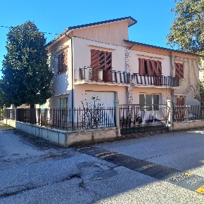 Foto Casa indipendente in Via Papa Giovanni XXIII, Falerone in vendita