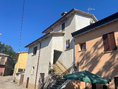Foto Appartamento in Sellano-Fonni, Sellano di 70 m² con 5 locali