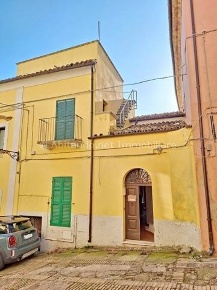 Foto Casa indipendente a Penne Centro di 130 m² con 8 locali in vendita