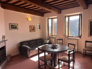 Foto Case semi ndipendenti a Sellano Centro di 155 m² con 6 locali