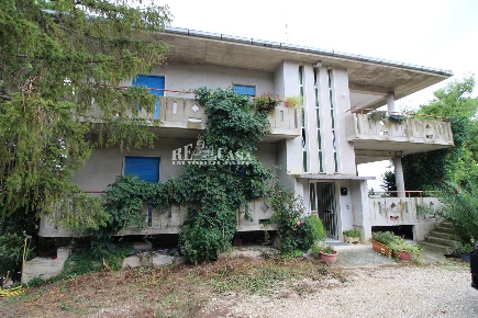 Foto Casa indipendente in via pallino, Spinetoli di 590 m² con 11 locali