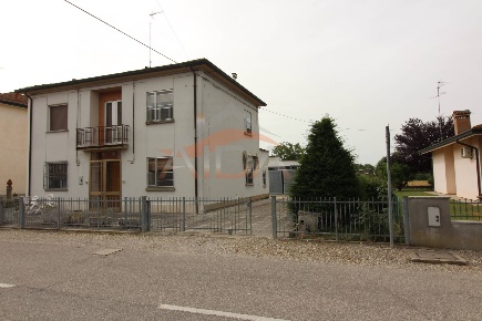 Foto Case semi ndipendenti in Via Garda Menata, Argenta Campotto di 110 m²