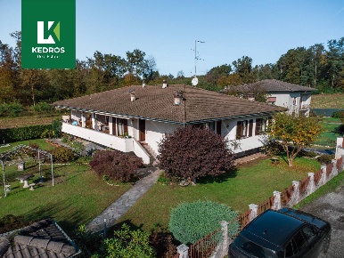 Foto Villa unifamiliare in Via Fornace, Mornago Centro di 317 m² in vendita