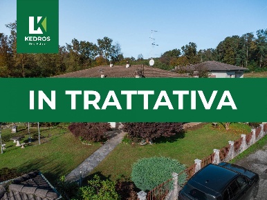 Foto Villa unifamiliare in Via Fornace, Mornago Centro di 317 m² in vendita