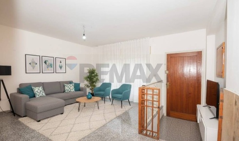 Foto Casa indipendente a Comiso Centro di 140 m² con 8 locali in vendita