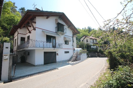 Foto Casa indipendente in Corso Dante, Ghiffa Centro di 270 m² con 1 locali