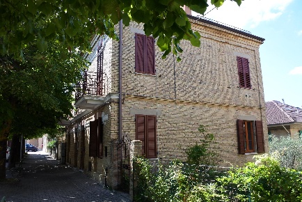 Foto Casa indipendente in Via Borgo Cappuccini, Offida Centro di 173 m²