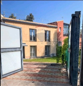 Foto Casa indipendente in Via Cifali, Catania Cibali di 209 m² con 8 locali