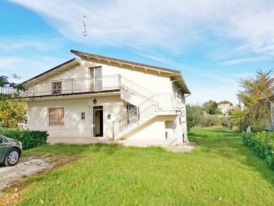Foto Casa indipendente in Contrada Fontebruna, Civitella Casanova di 158 m²
