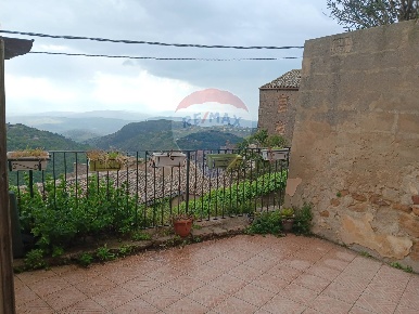 Foto Casa indipendente in Via Ragusa, Calascibetta Centro di 233 m²
